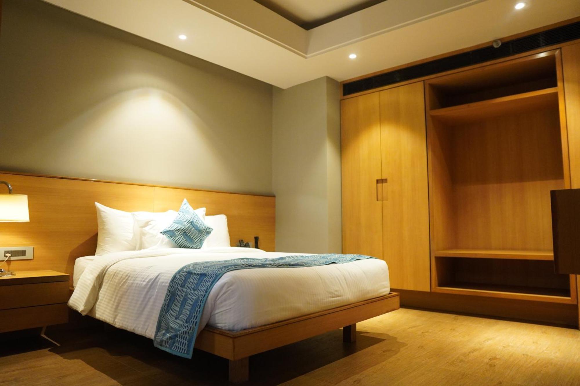 Kiranshree Grand Hotell Guwahati Exteriör bild