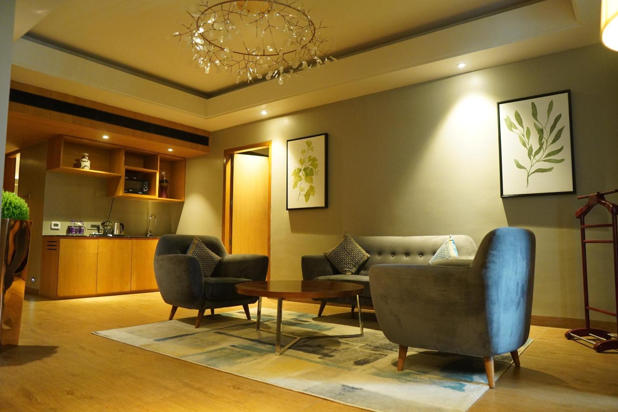 Kiranshree Grand Hotell Guwahati Exteriör bild