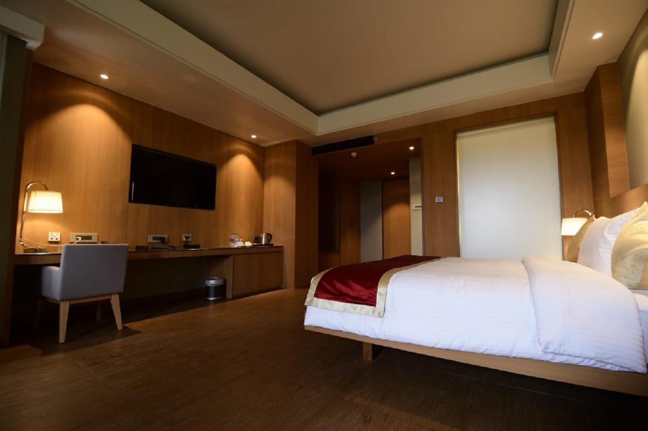 Kiranshree Grand Hotell Guwahati Exteriör bild