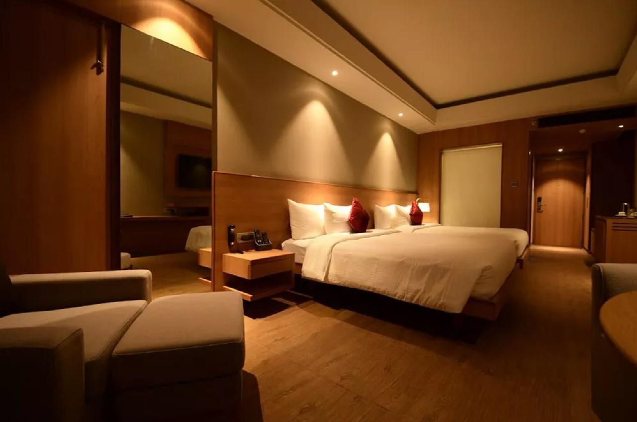 Kiranshree Grand Hotell Guwahati Exteriör bild