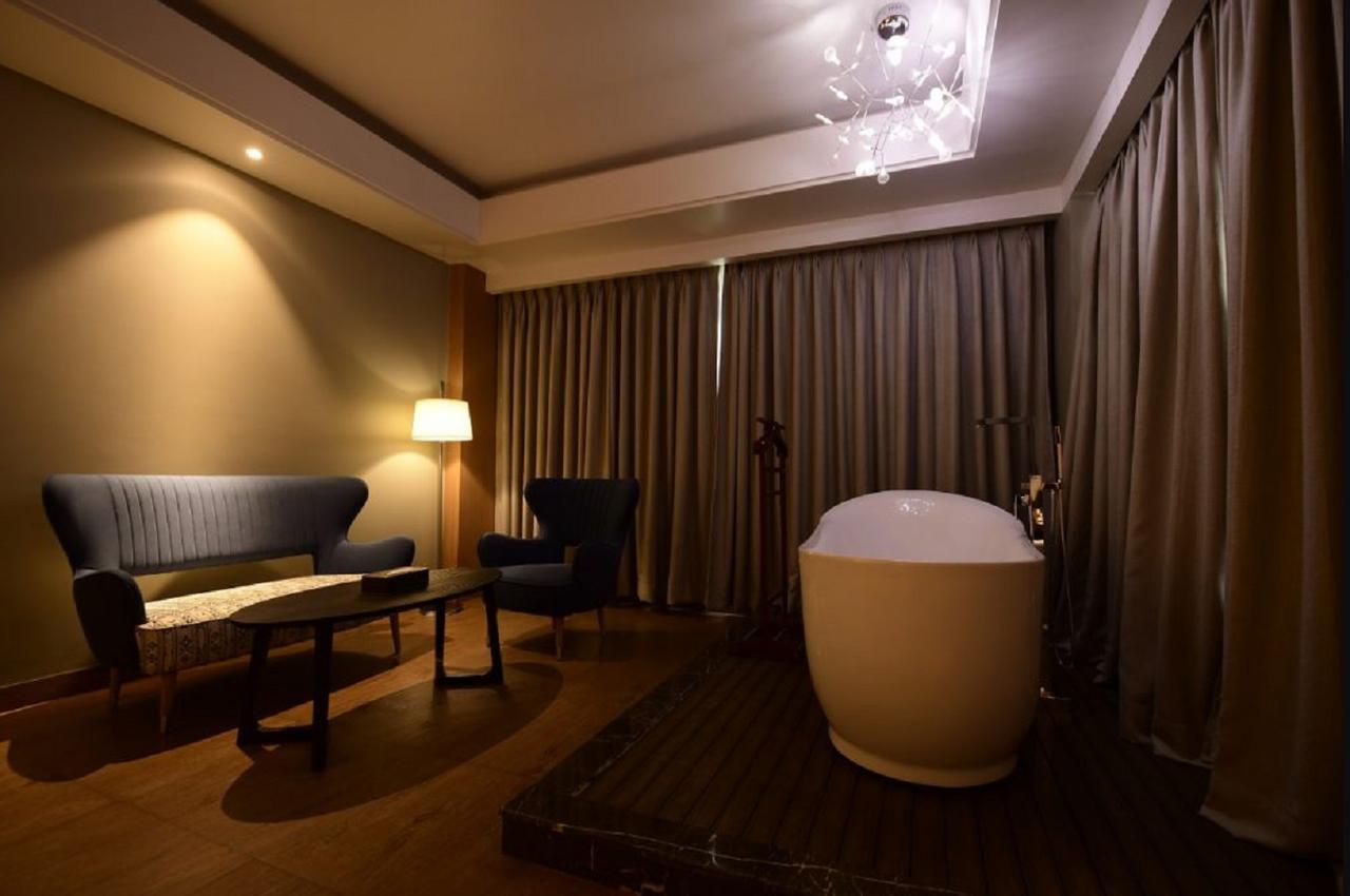 Kiranshree Grand Hotell Guwahati Exteriör bild