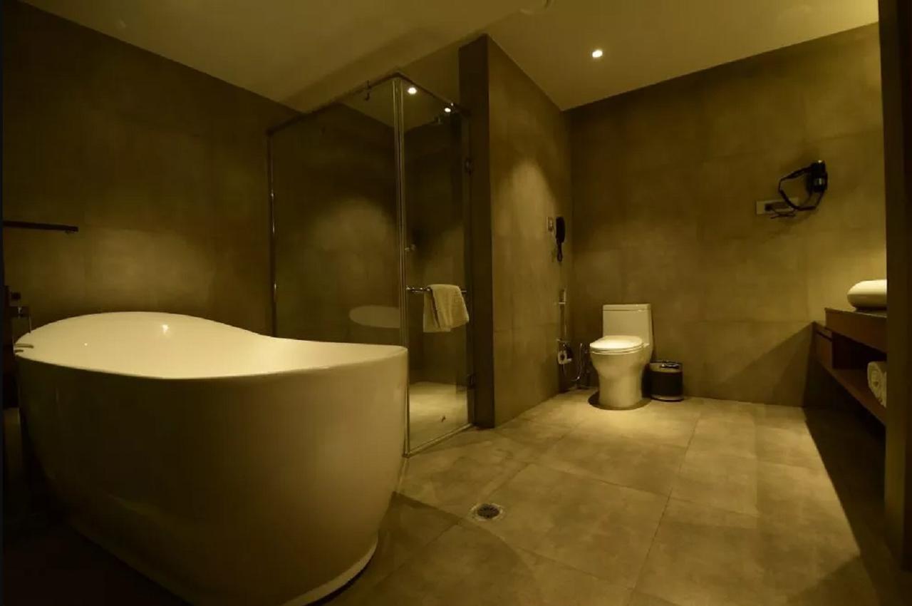 Kiranshree Grand Hotell Guwahati Exteriör bild